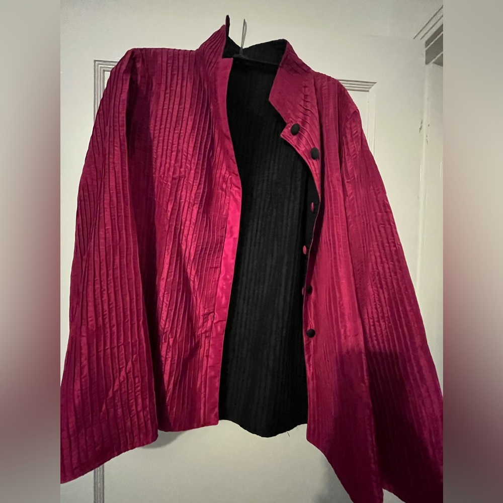 Reversible Pink and Black Vintage Jacket – Fits Like a Medium/Size 6